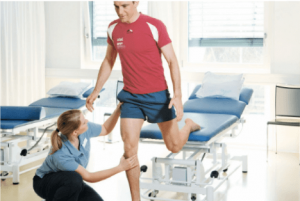 Stabilisation von Mann durch Physiotherapie in München